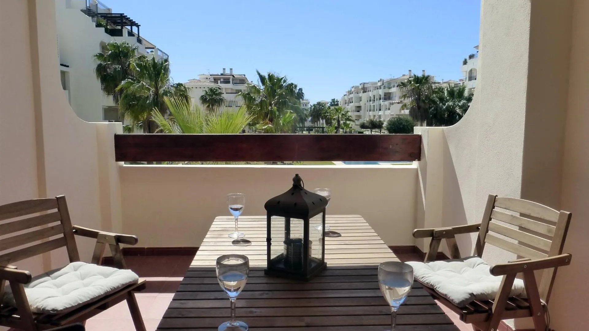 Lovely Bedroom, 2 Bathroom Apartment With Pool location