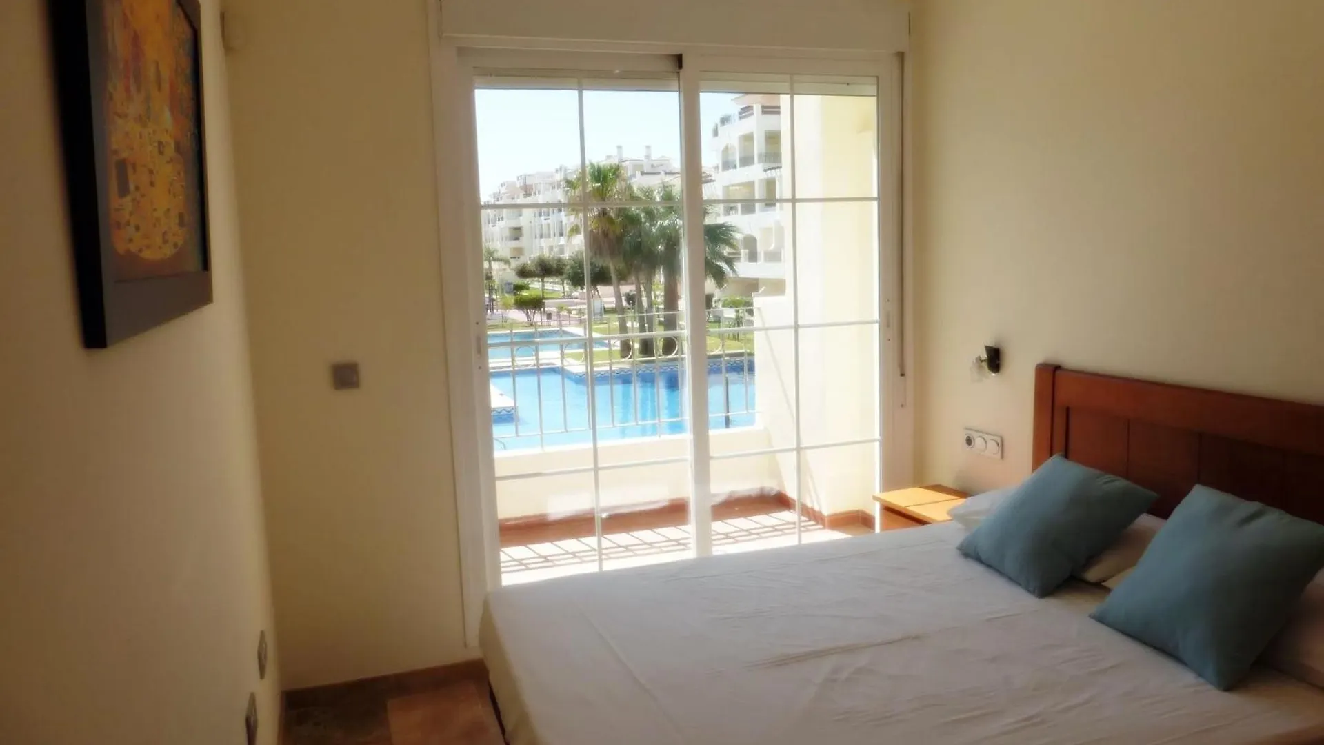 Lovely Bedroom, 2 Bathroom Apartment With Pool 滨海罗克塔斯